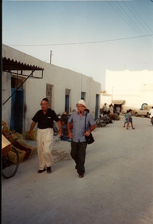 djerba_simha_arom_et_israel_adler_ds_rue_du_gd_quartier_1994-09_redim_25_.jpg