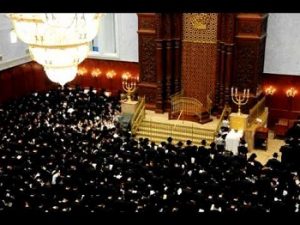 seli_hot_a_la_synagogue_des_hassidim_de_belz_redim_350_px_larg.jpg